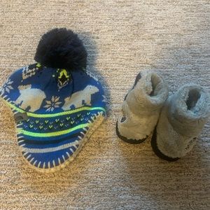 Infant boys northface booties and matching hat